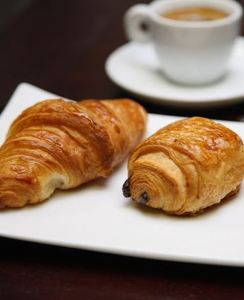 1 café + 2 viennoiseries à 3€