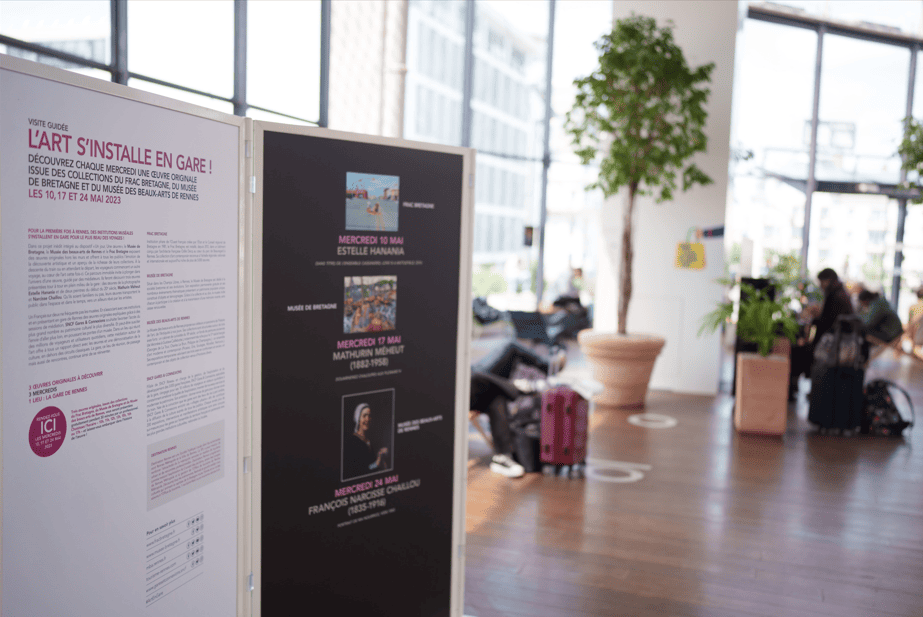 Exposition en gare